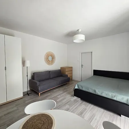 Bed & Breakfast Przestronne W Domu Prywatnym Ze Wspolna Lazienka Prywatnosc I Komfort Wroclaw